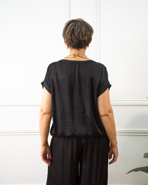 Blusa de raso satinado de mujer en negro