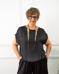 Blusa de raso satinado de mujer en negro