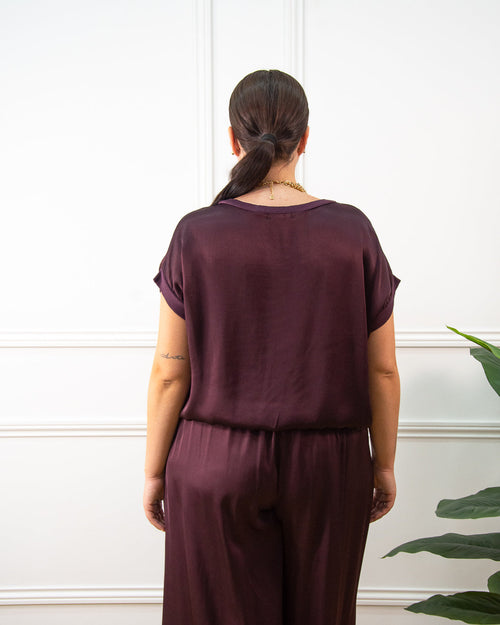 Blusa de raso satinado de mujer en berenjena