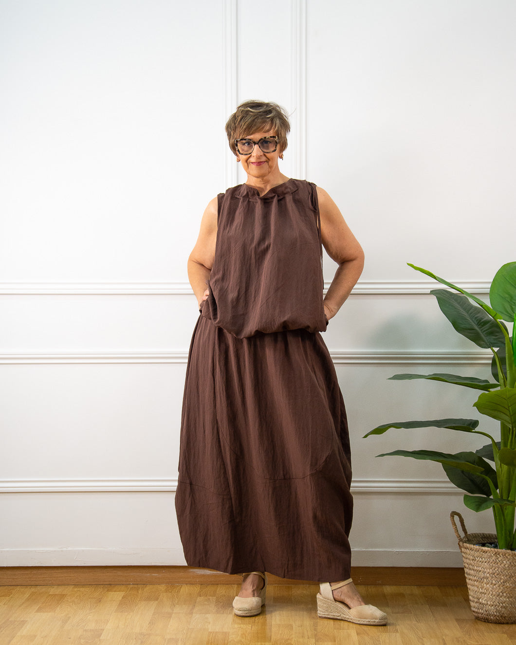 Conjunto Asimétrico de mujer en marrón