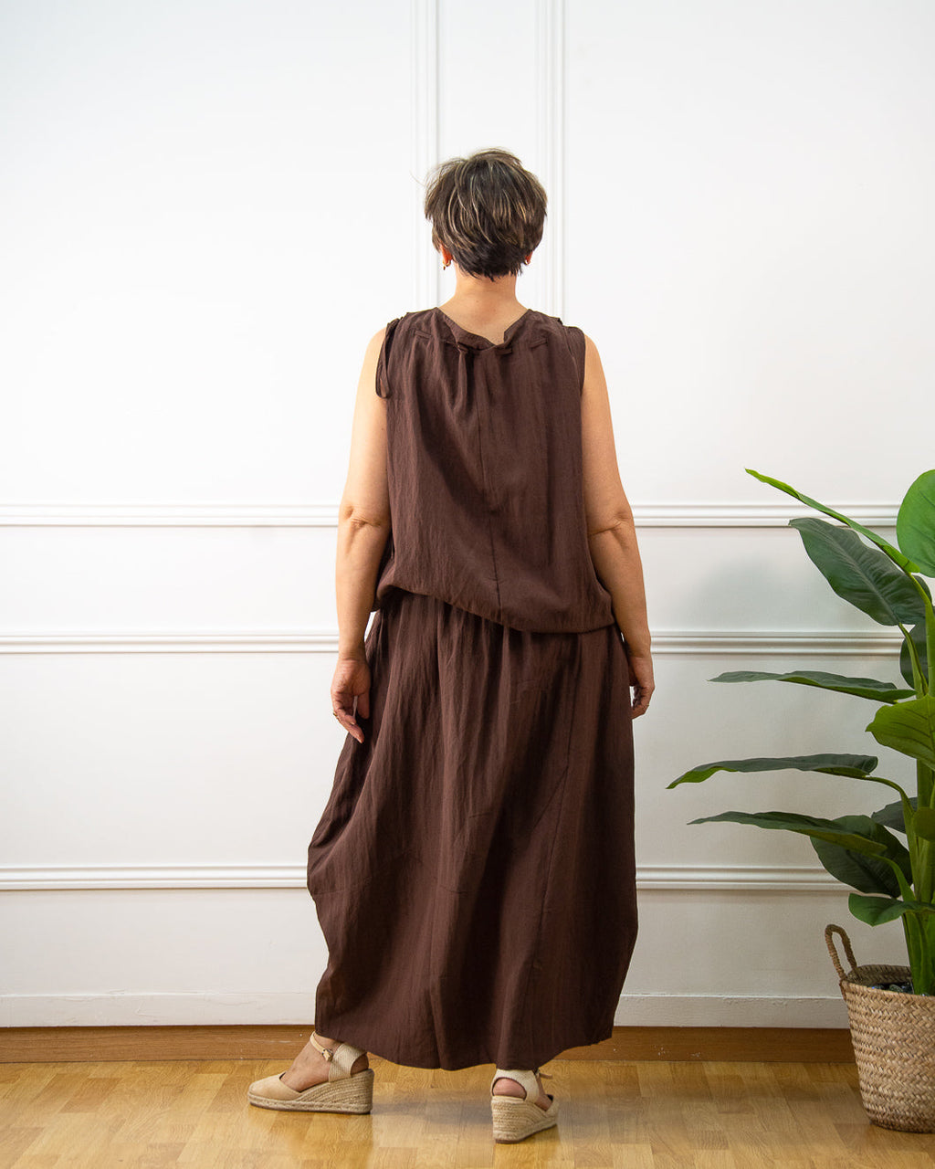 Conjunto Asimétrico de mujer en marrón