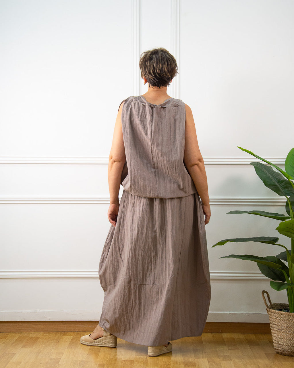 Conjunto Asimétrico de mujer en taupe