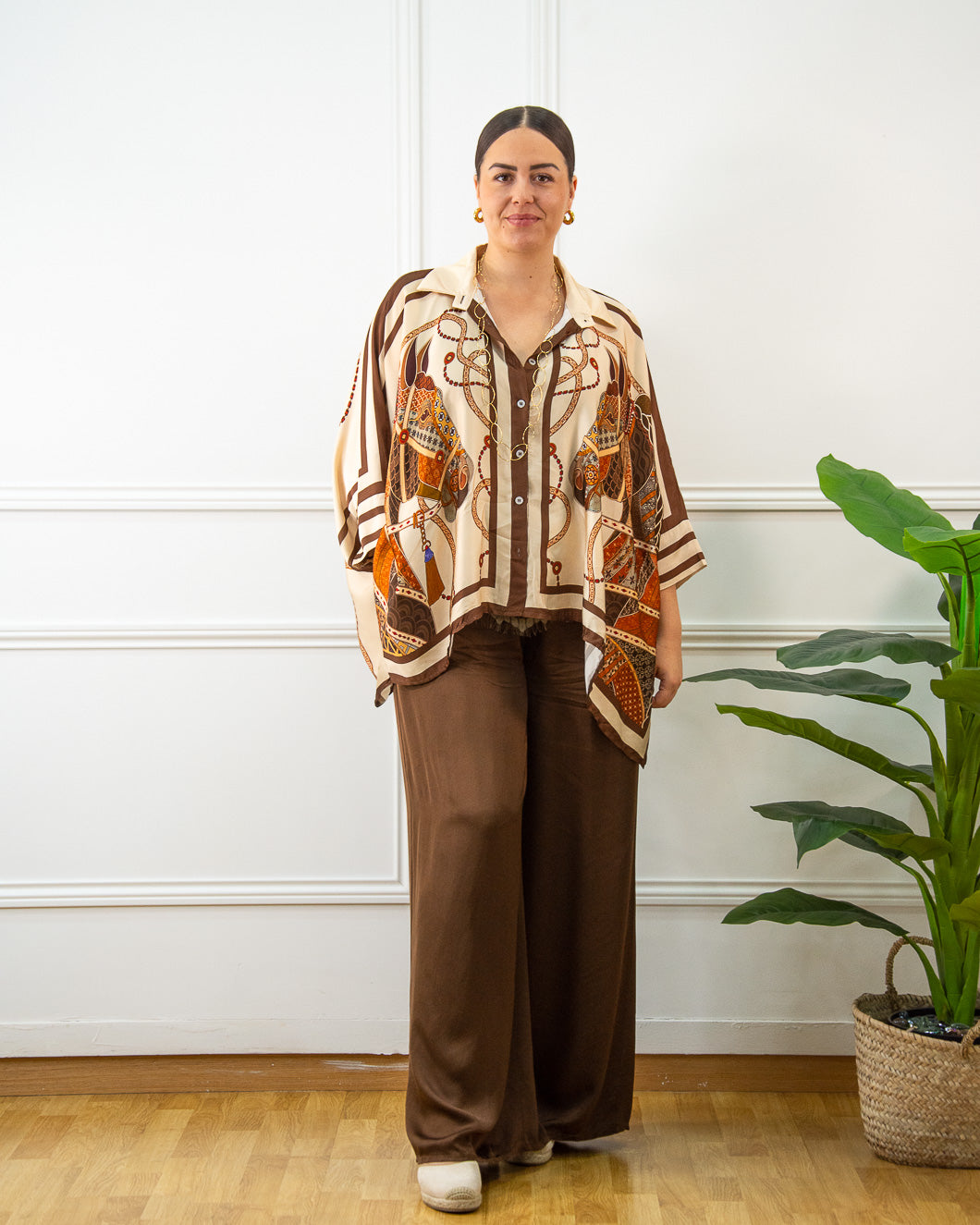 Blusa Caballo con estampado ecuestre en marrón
