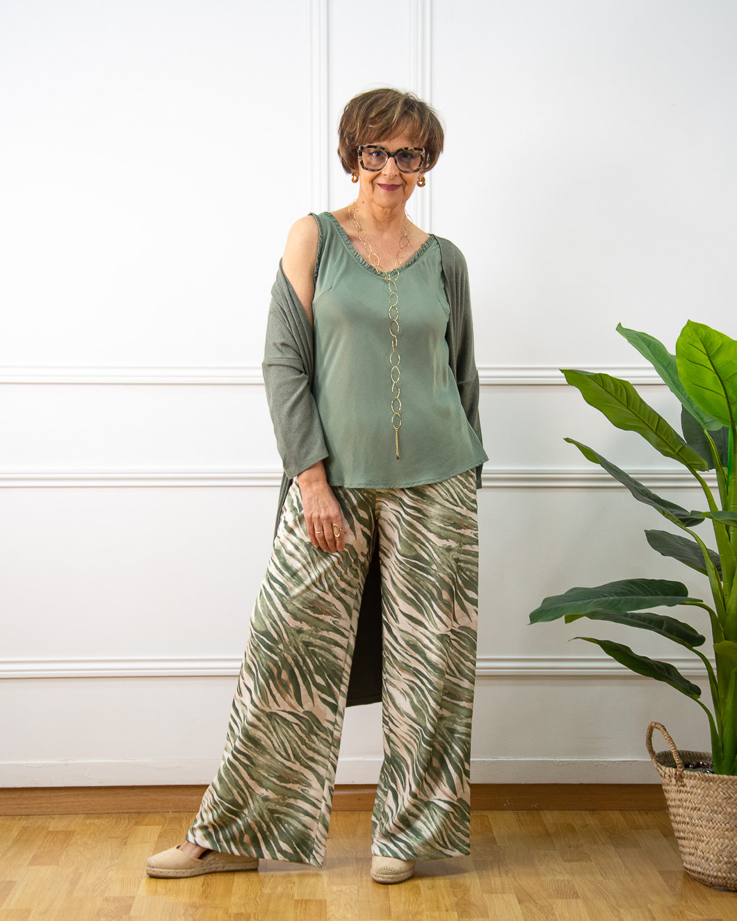 Top Volante de efecto raso en kaki
