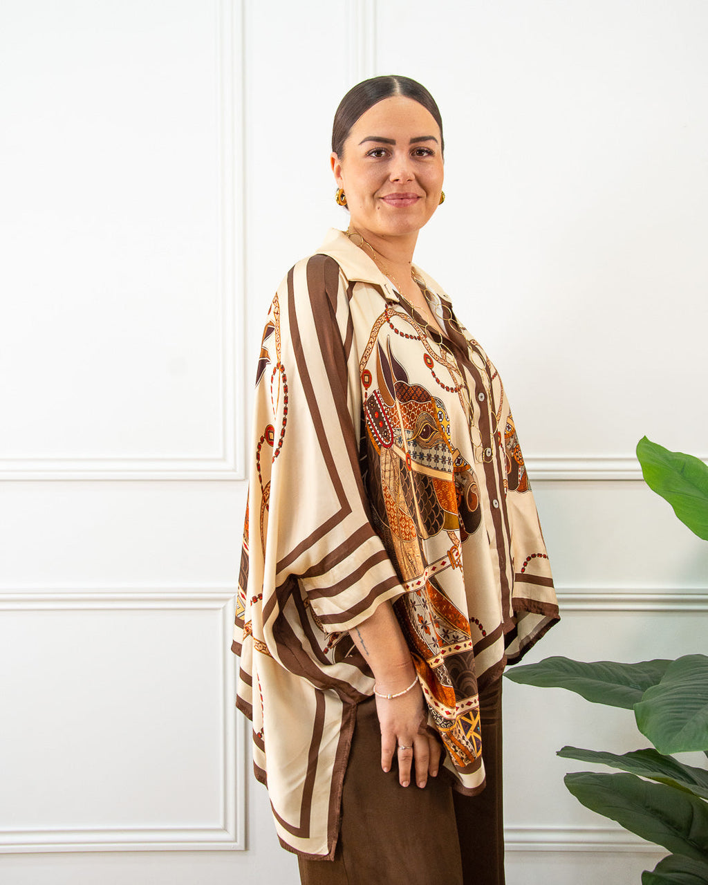 Blusa Caballo con estampado ecuestre en marrón