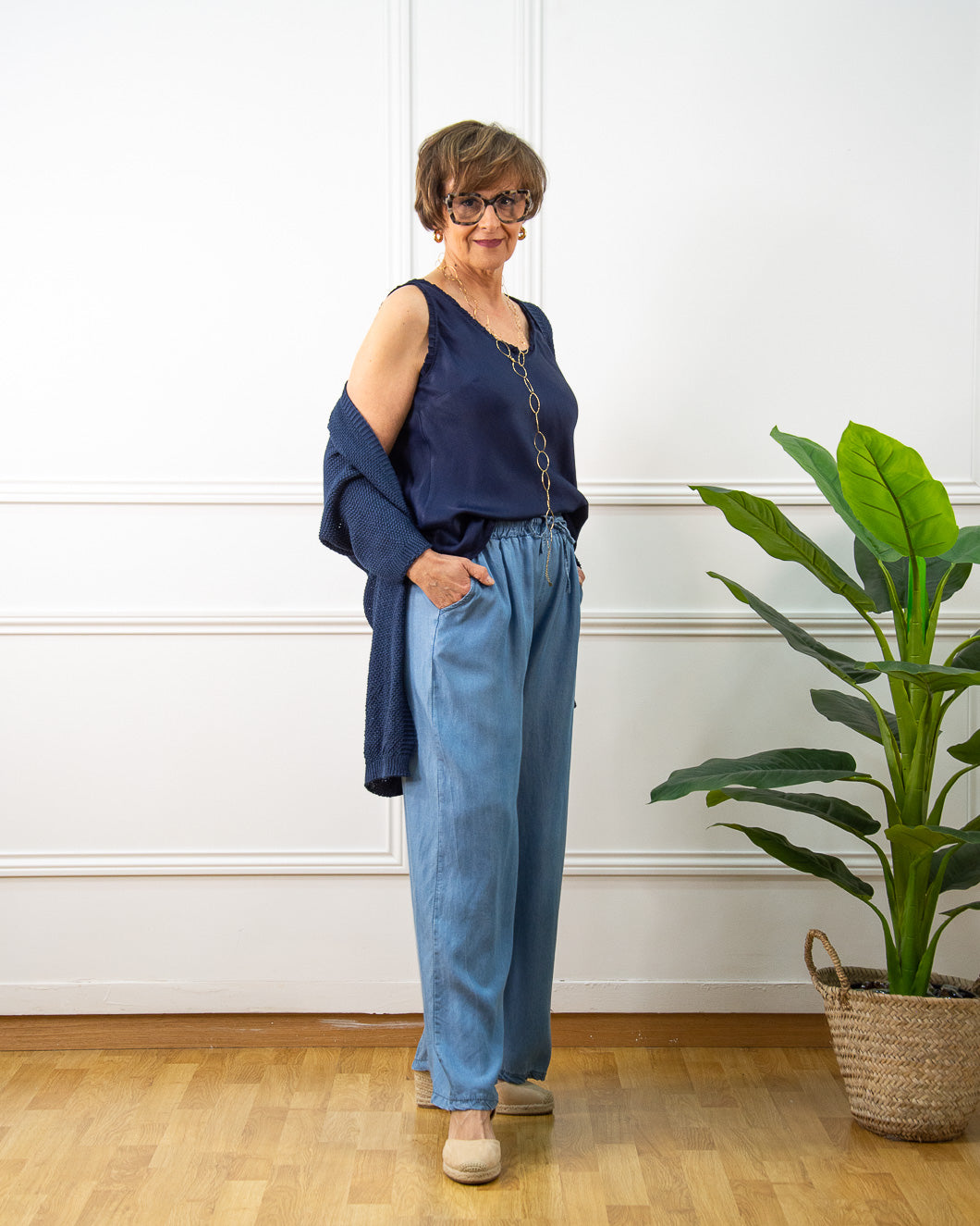 Top Volante de efecto raso en azul marino